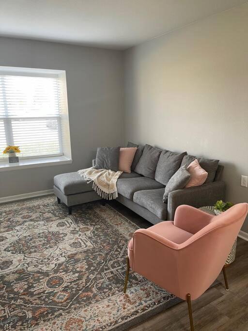 The Delores - 2 Bedroom Apt In Quilt Town, Usa Hamilton ภายนอก รูปภาพ
