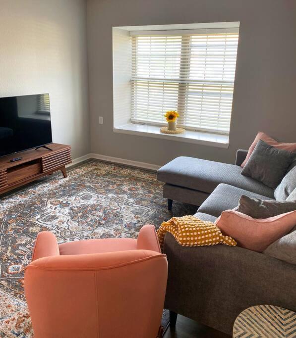The Delores - 2 Bedroom Apt In Quilt Town, Usa Hamilton ภายนอก รูปภาพ