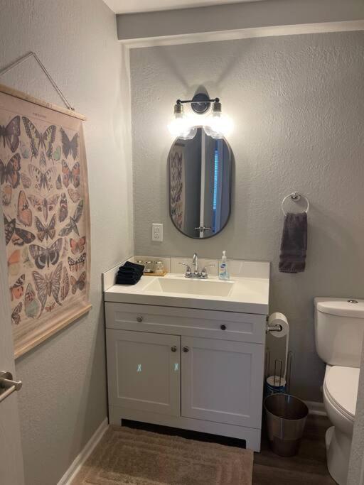 The Delores - 2 Bedroom Apt In Quilt Town, Usa Hamilton ภายนอก รูปภาพ