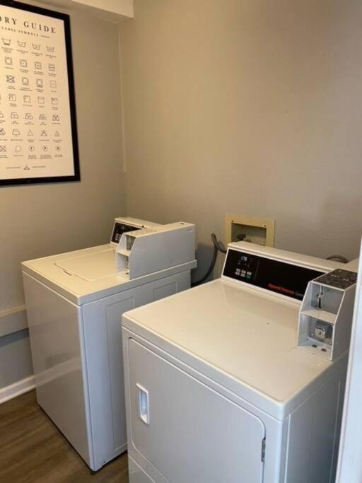 The Delores - 2 Bedroom Apt In Quilt Town, Usa Hamilton ภายนอก รูปภาพ
