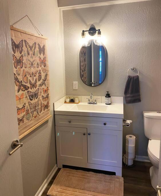 The Delores - 2 Bedroom Apt In Quilt Town, Usa Hamilton ภายนอก รูปภาพ